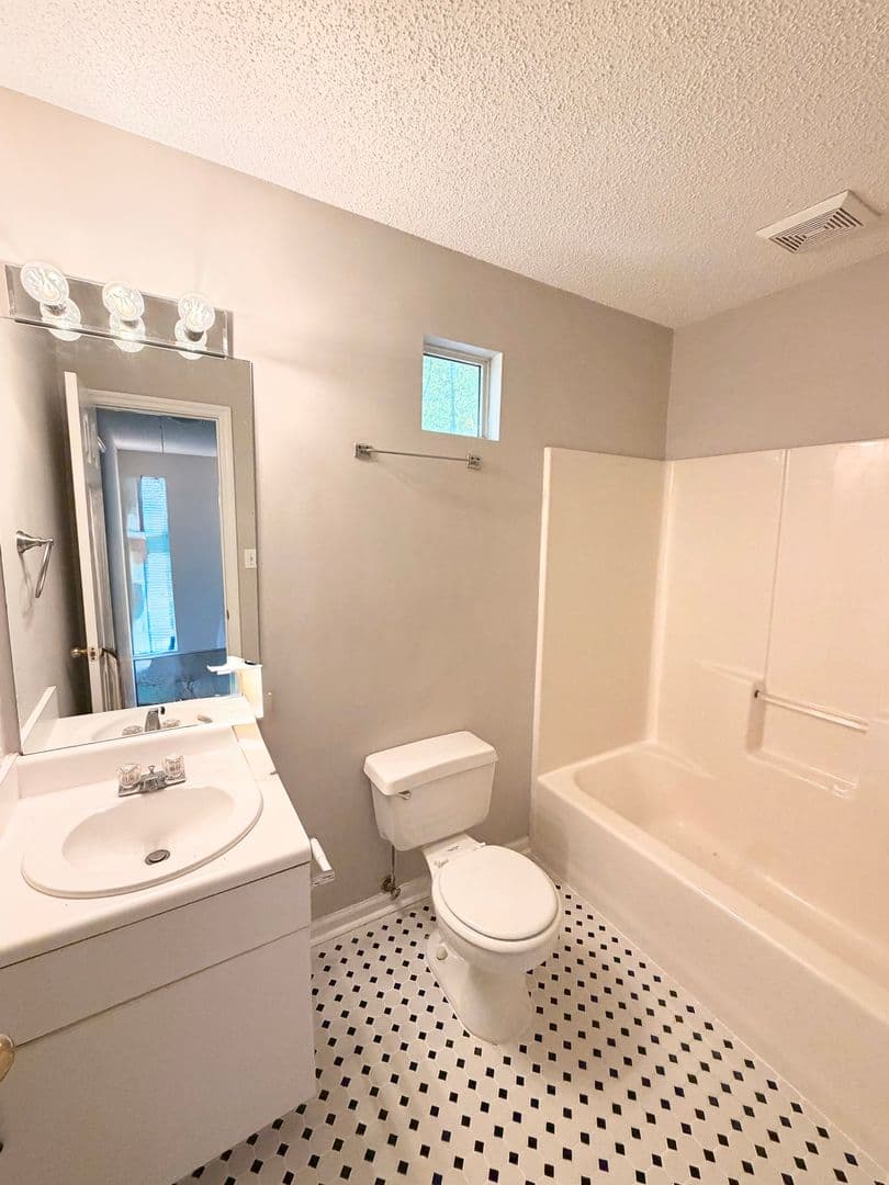 Auburn House: 379 Butternut Dr