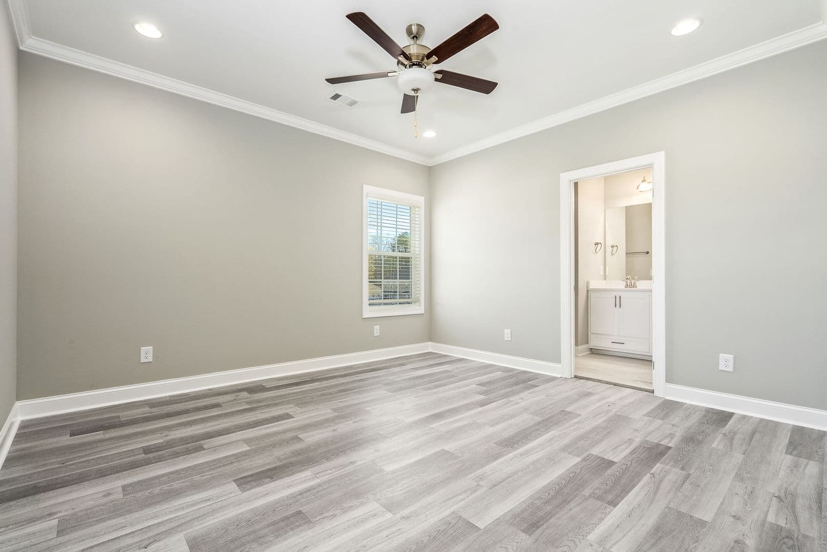 Auburn Apartment: Downs Way