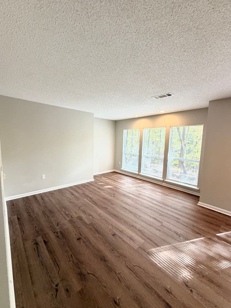 Auburn House: 379 Butternut Dr