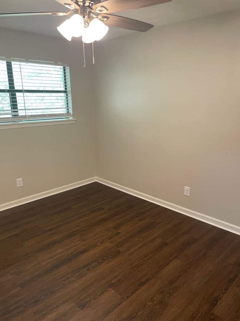 Auburn House: 1381 Hampton Drive