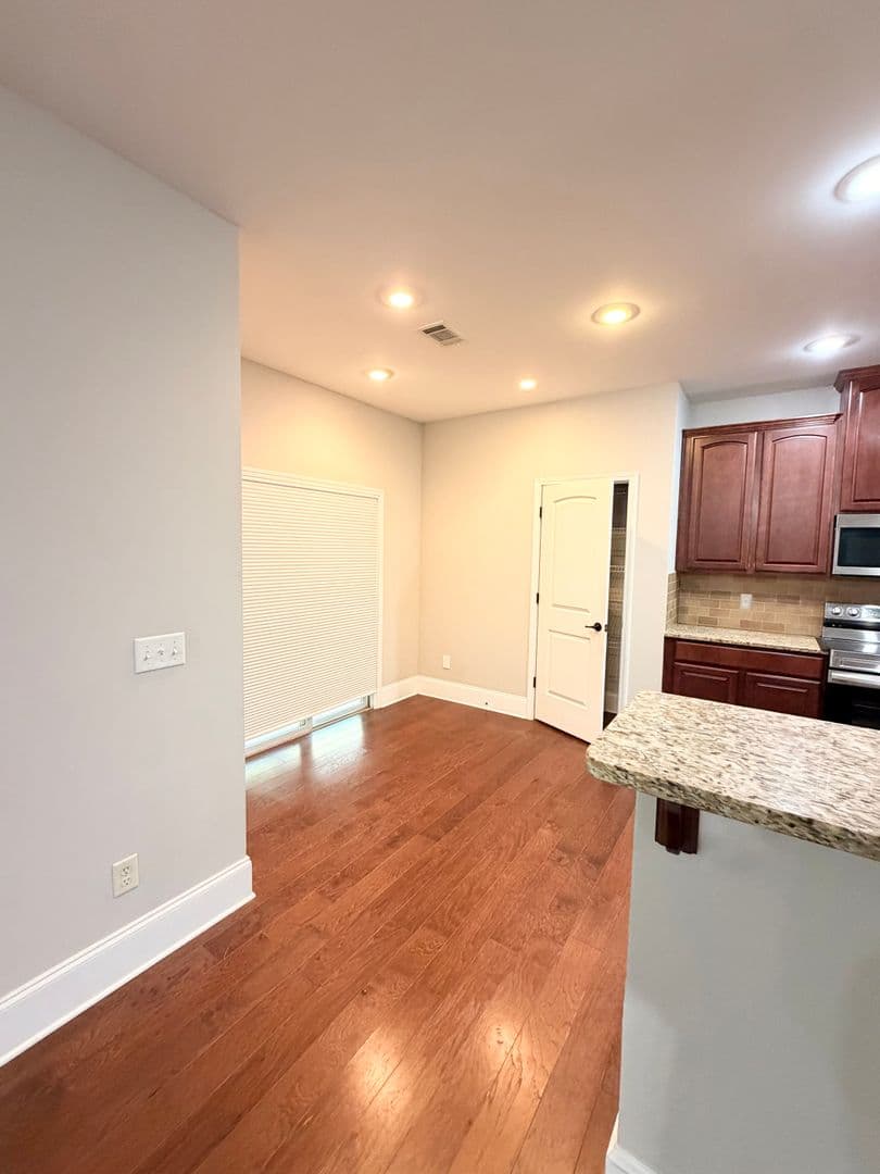 Auburn House: 1173 Weatherford St