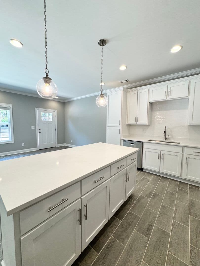 Auburn House: 2038 Downs Way
