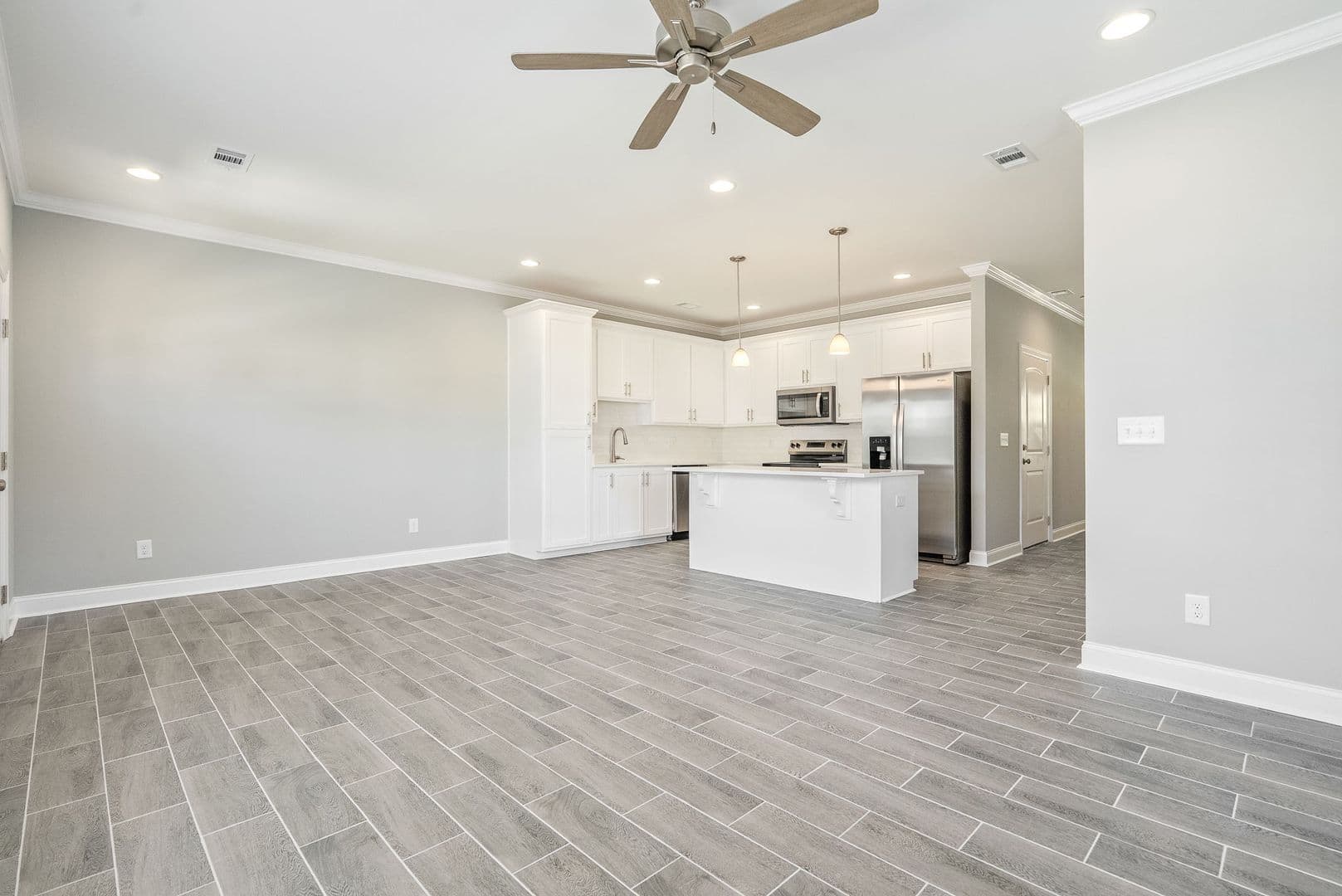 Auburn Apartment: Downs Way