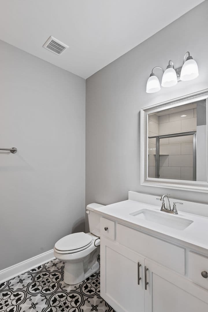 Auburn Apartment: Downs Way