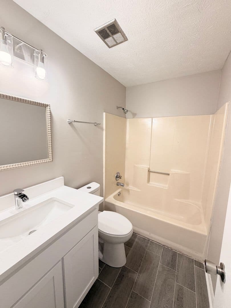 Auburn House: 1393 Kurt Cir