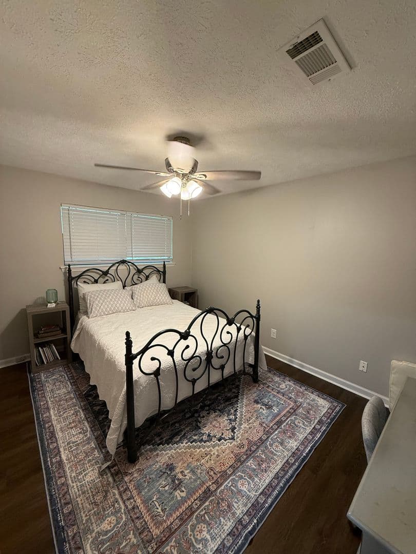 Auburn House: 1381 Hampton Drive