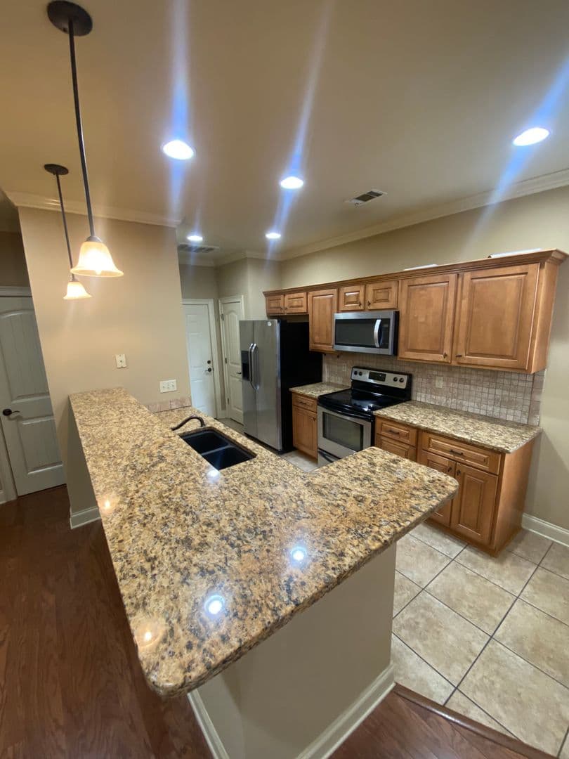 Auburn House: 1076 Runningvine Lane