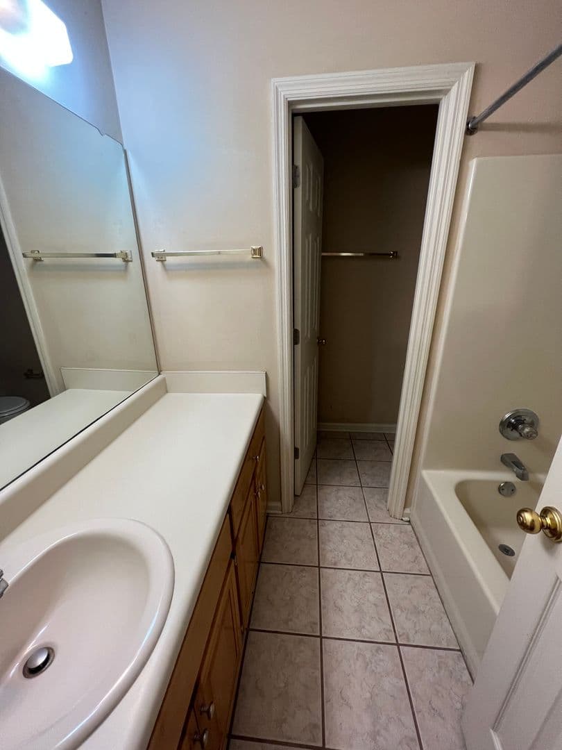 Auburn House: 136 Halal Court