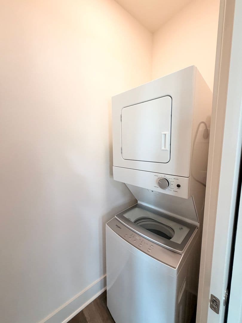 Auburn Apartment: 310 E Thach Ave