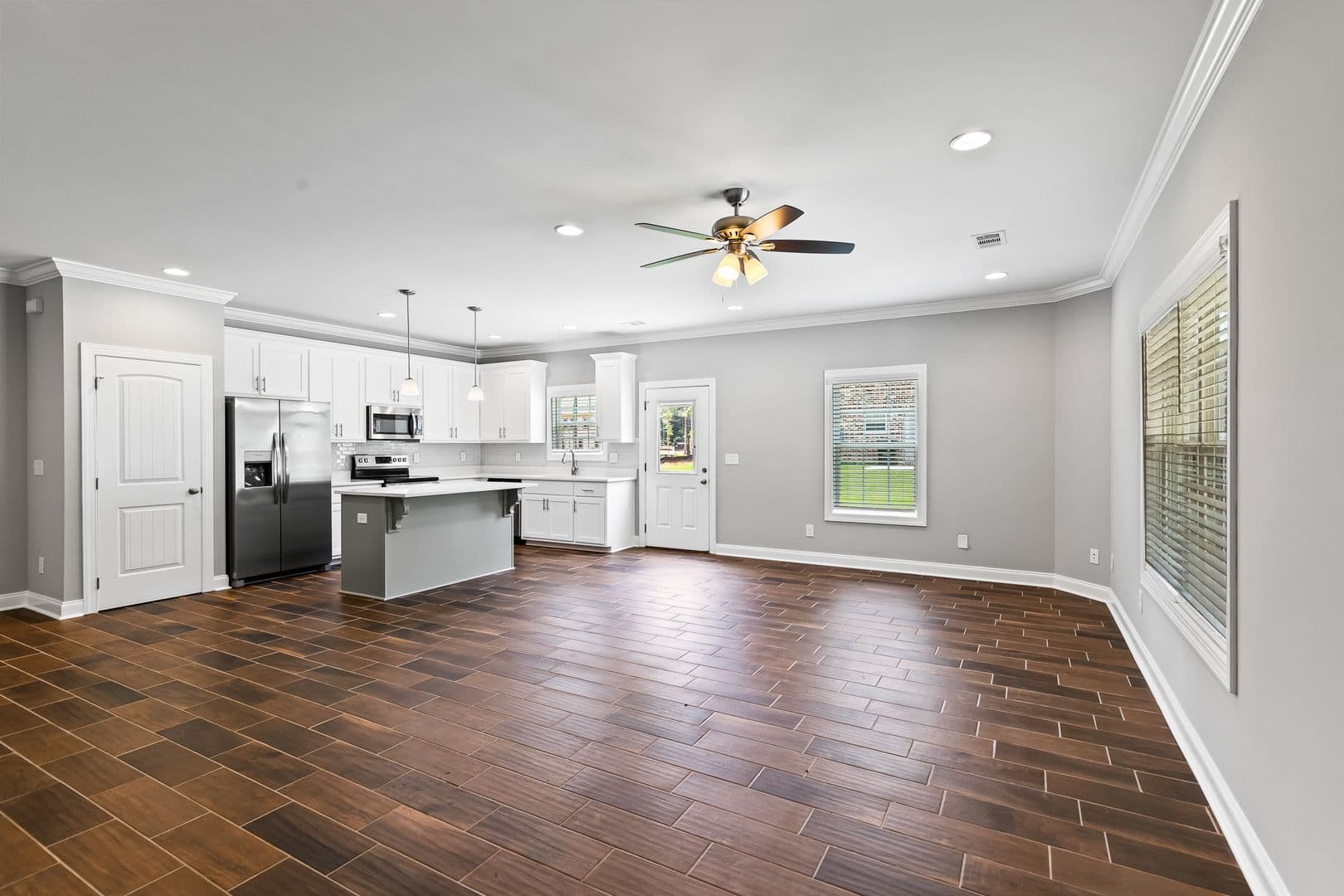 Auburn Apartment: Downs Way