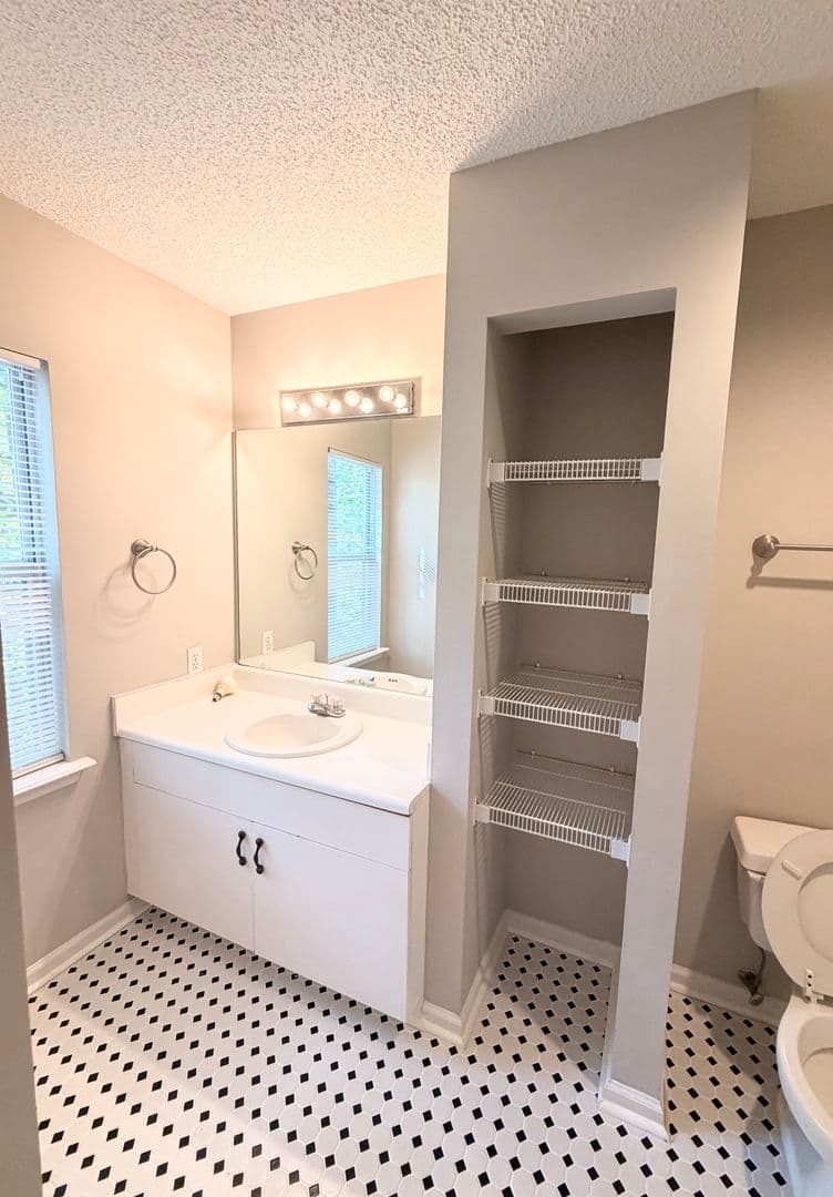 Auburn House: 379 Butternut Dr