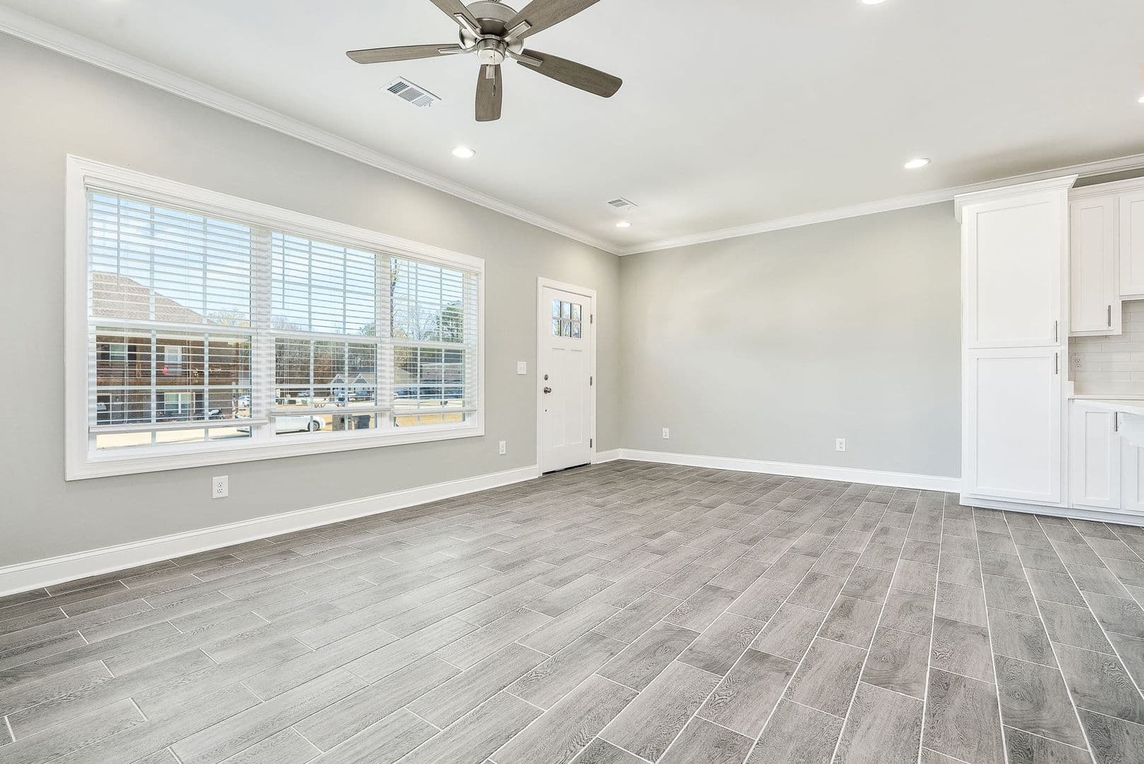 Auburn Apartment: Downs Way