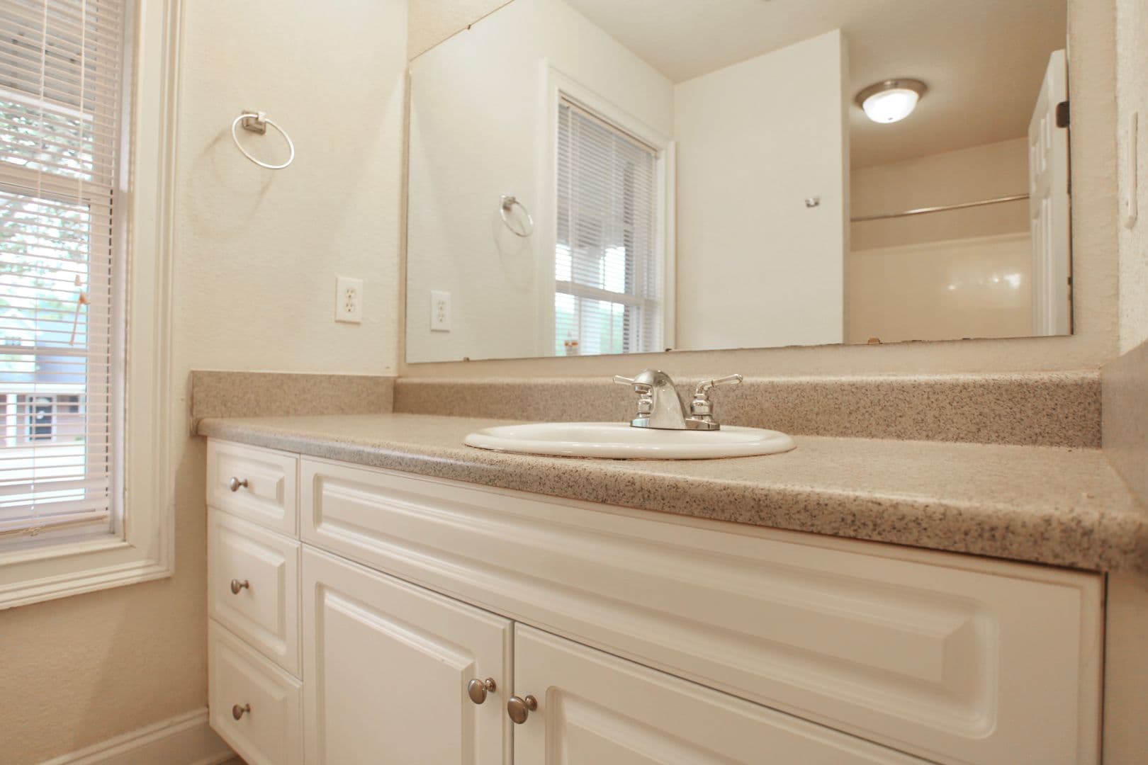Auburn Apartment: Eagles Landing