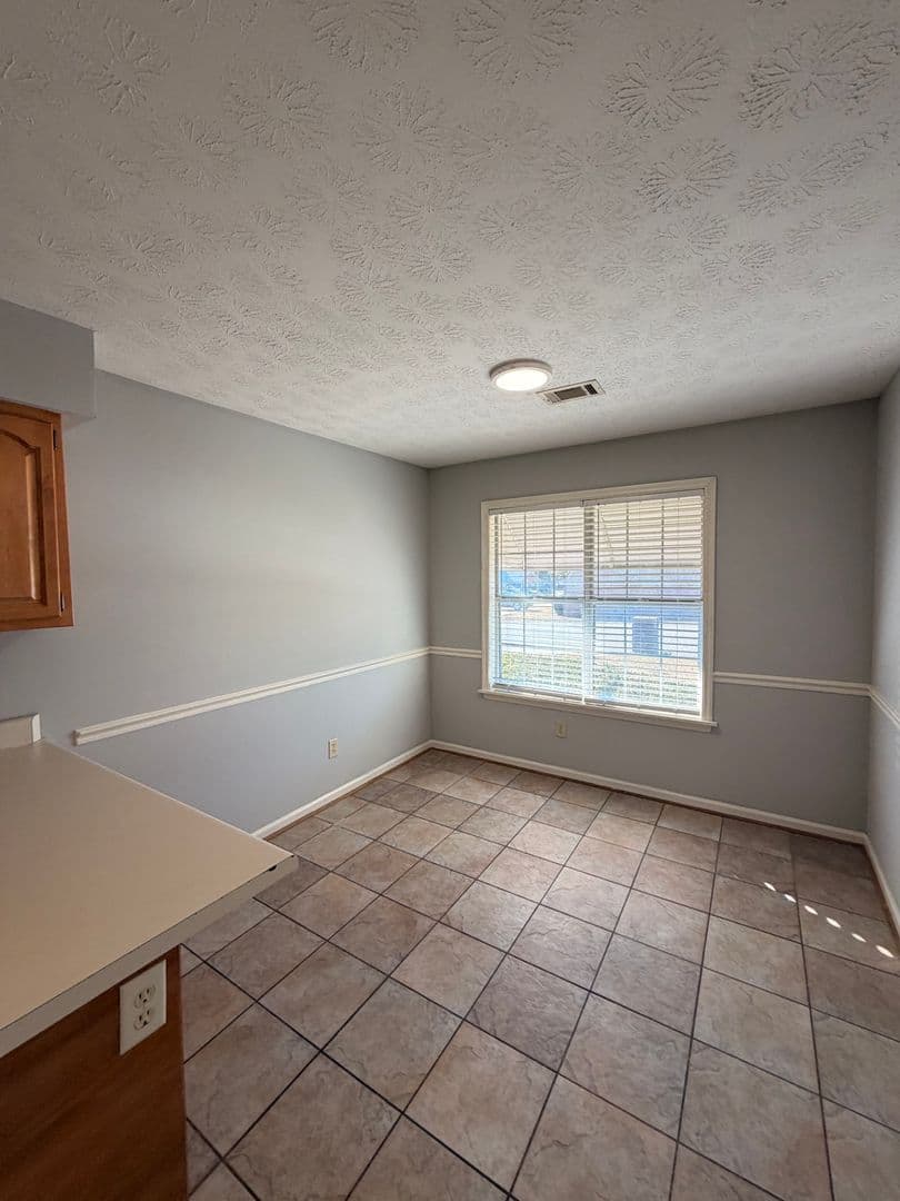 Auburn House: 1971 Bluff Ct