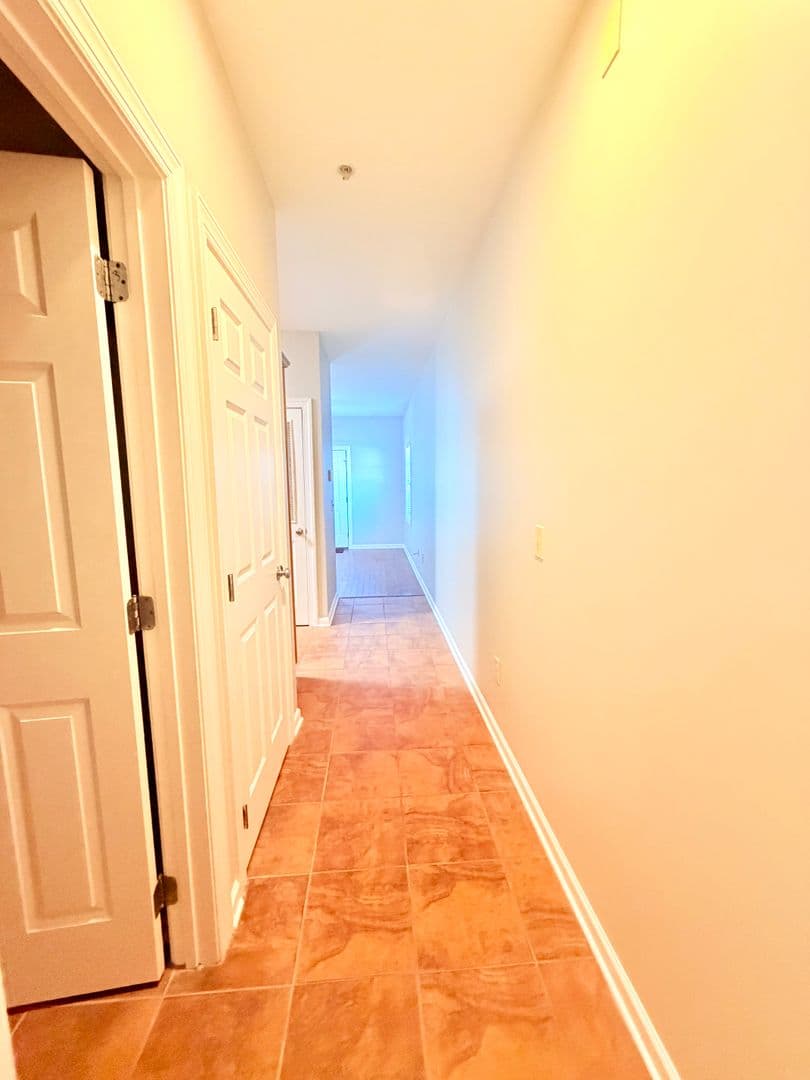 Auburn House: 320 W Glenn Ave Unit 101