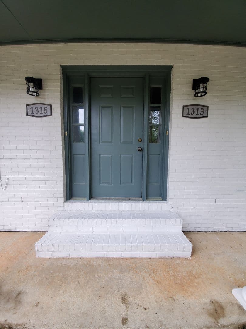Auburn House: 1313 Hampton Dr