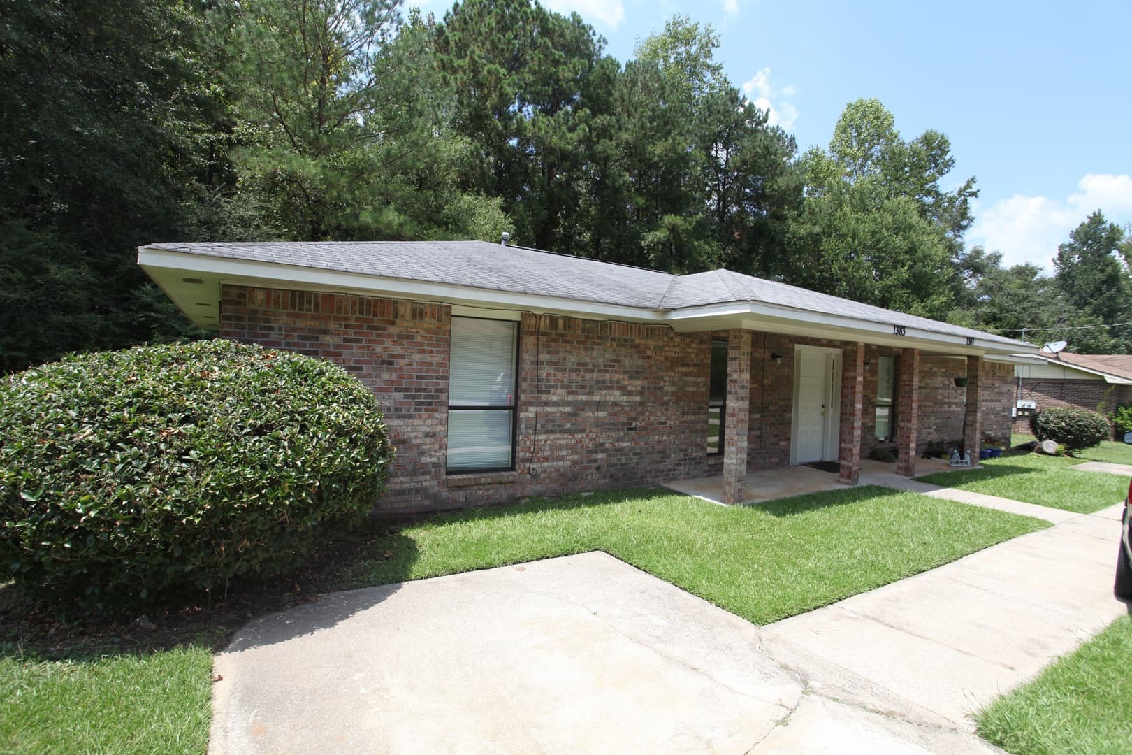 Auburn House: 1381 Hampton Drive