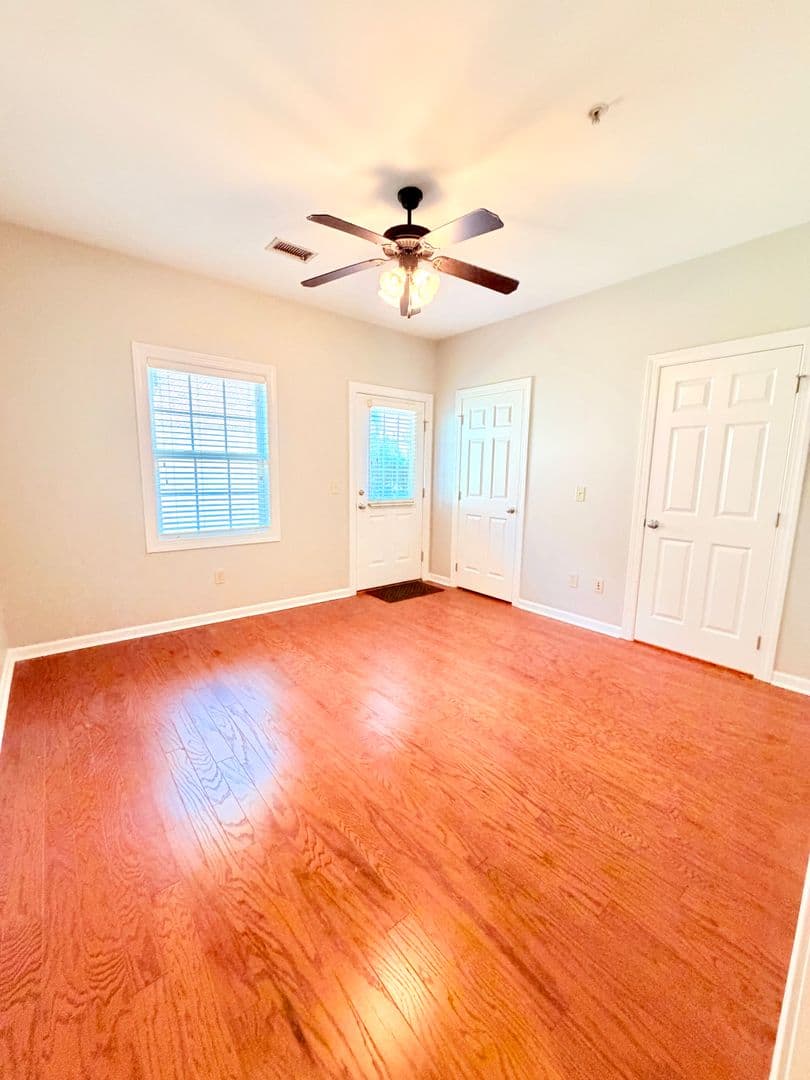 Auburn House: 320 W Glenn Ave Unit 101