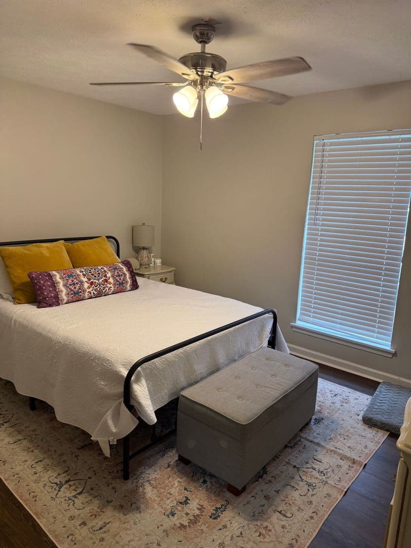 Auburn House: 1381 Hampton Drive