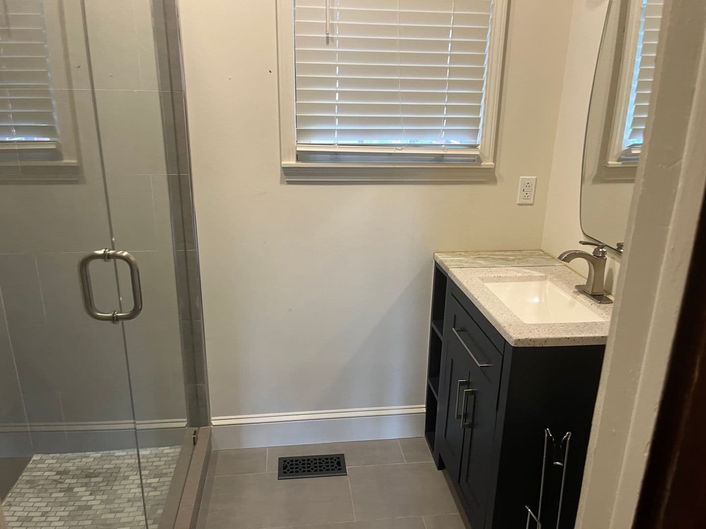 Auburn House: 358 E Magnolia Ave