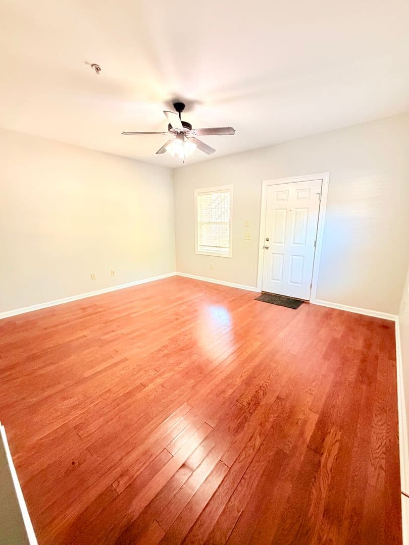 Auburn House: 320 W Glenn Ave Unit 101
