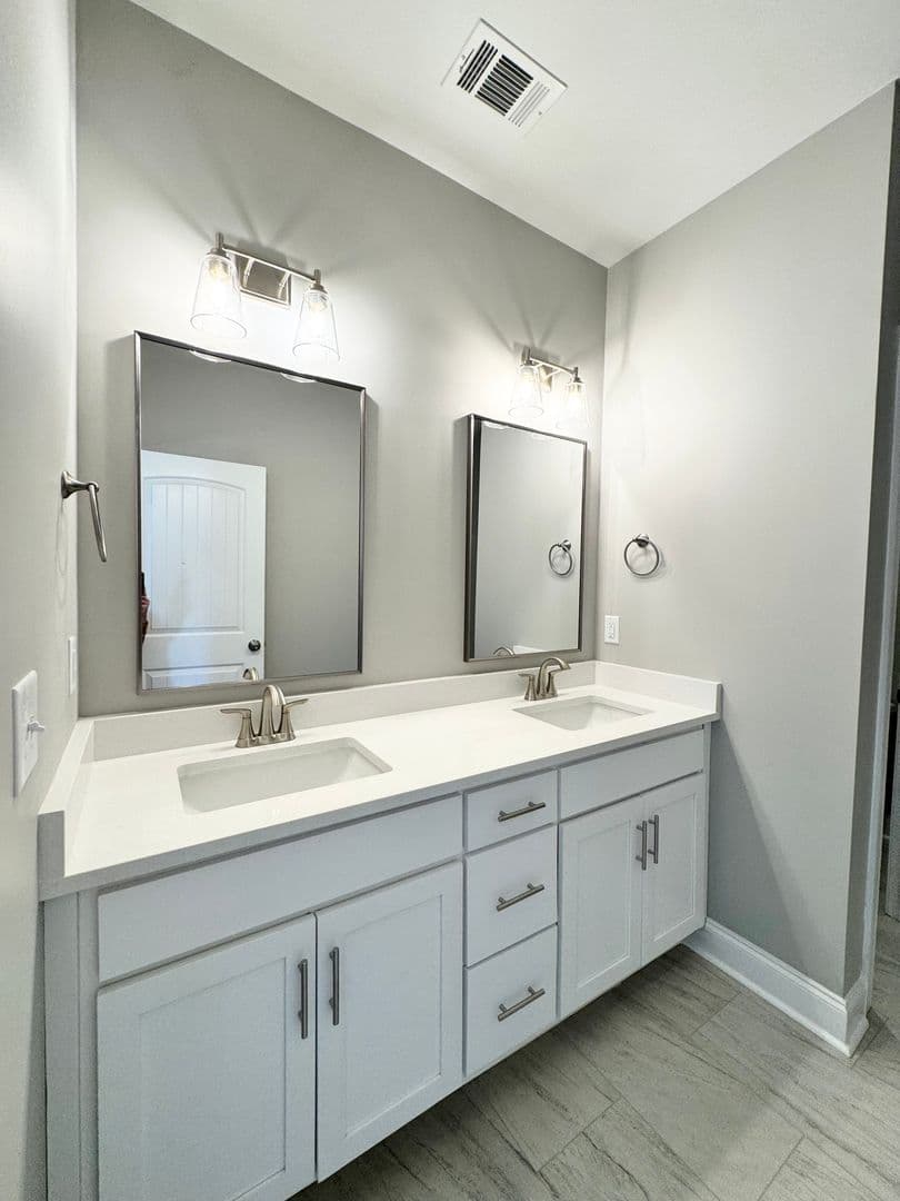 Auburn House: 2038 Downs Way