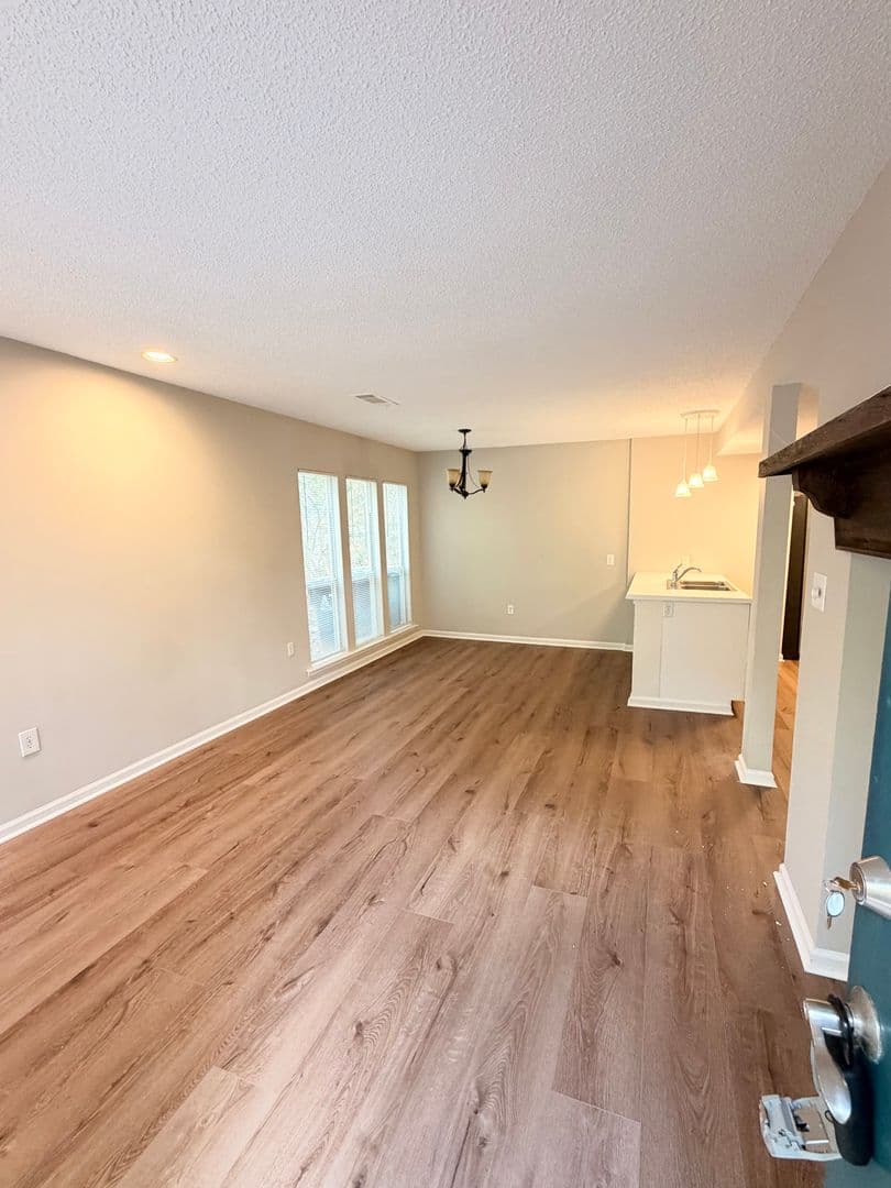 Auburn House: 379 Butternut Dr