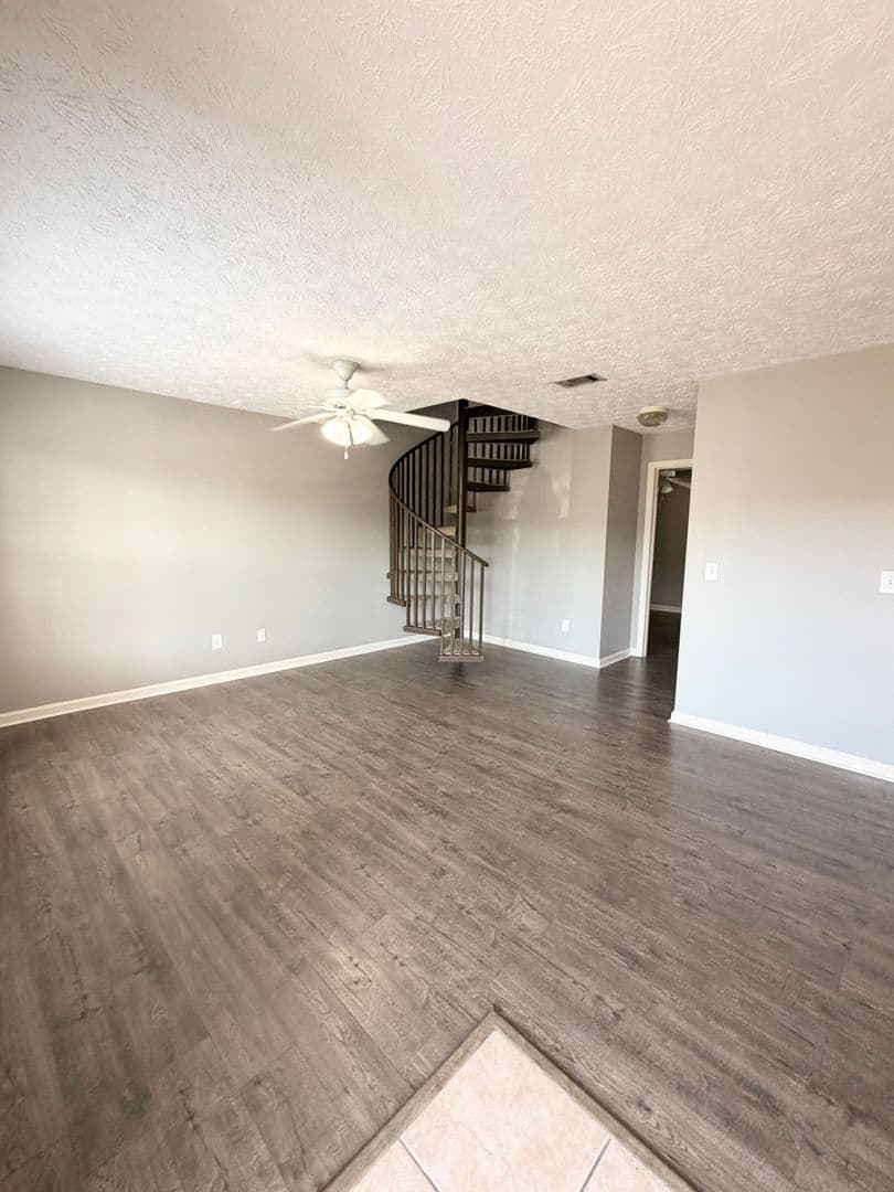 Auburn House: Ross Street- 303 N Ross Street Unit 204