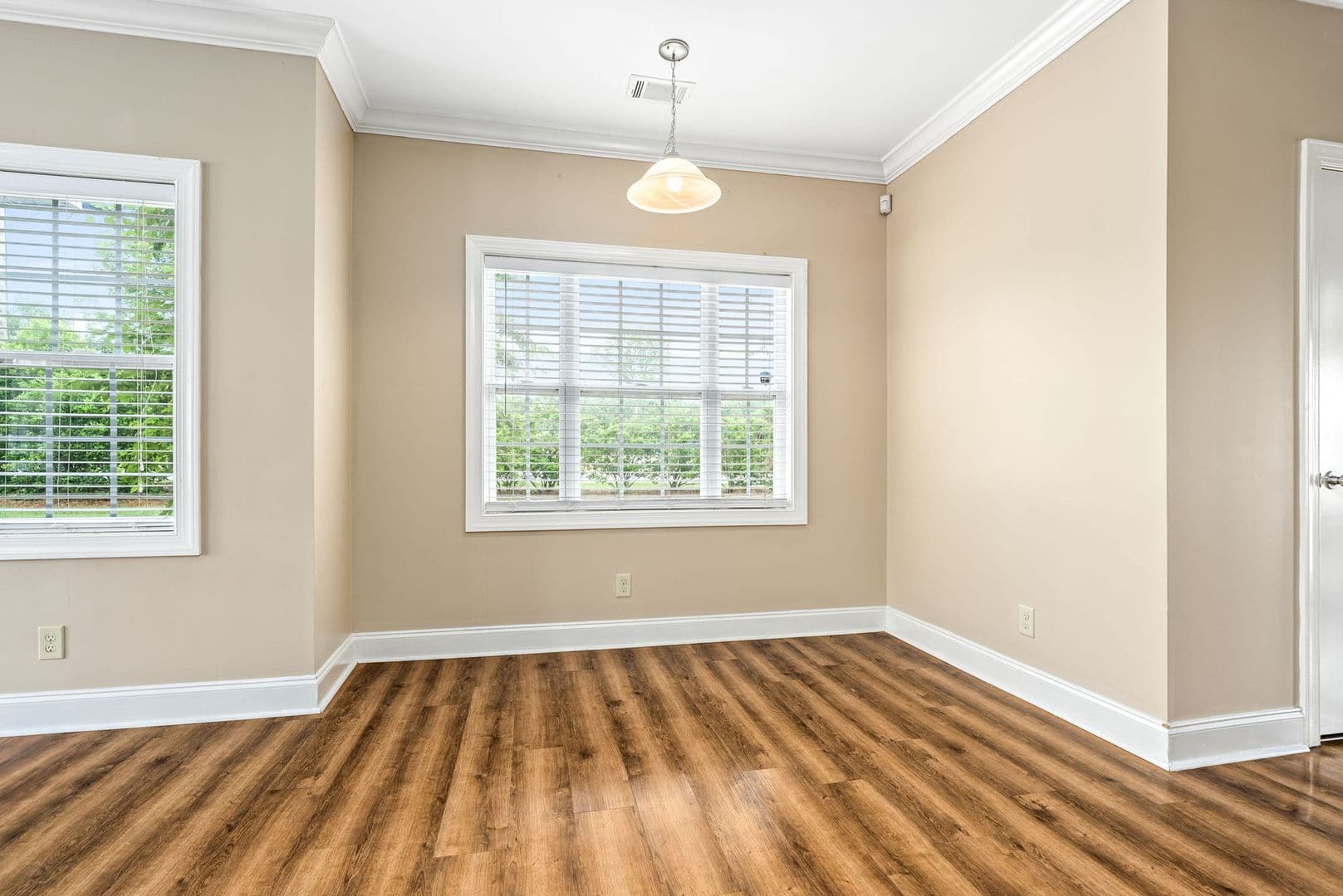 Auburn House: 1957 Wire Rd Unit 27