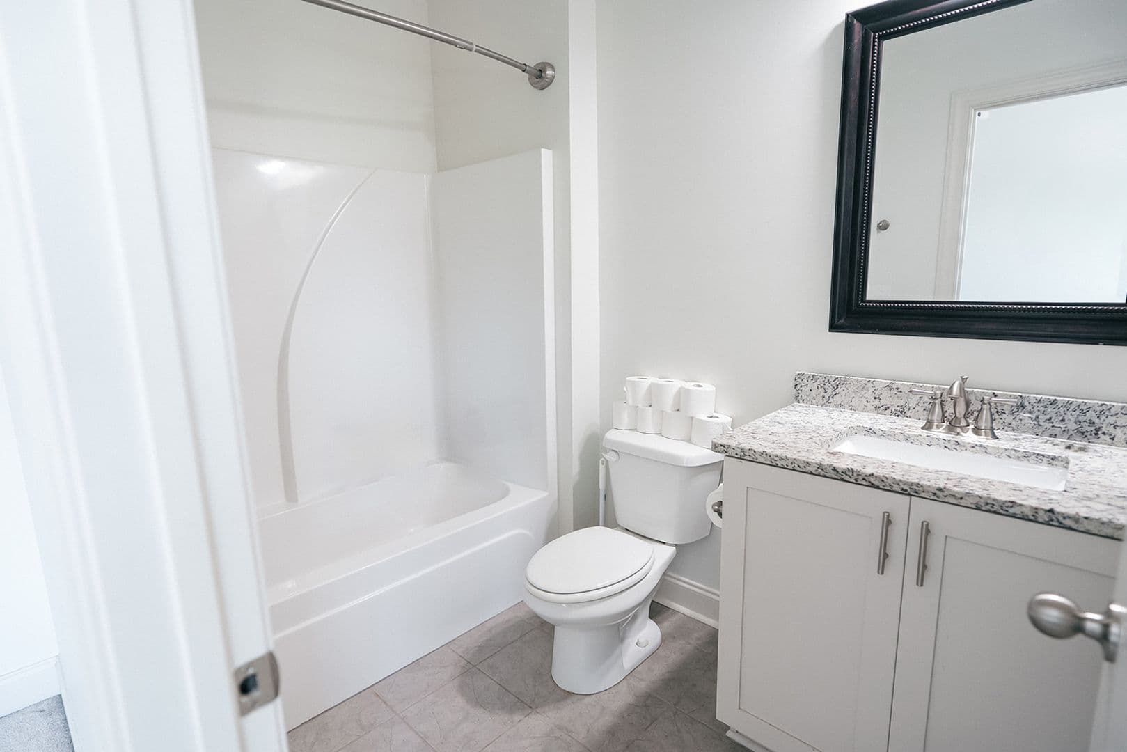 Opelika House: 3855 Academy Dr Unit 104