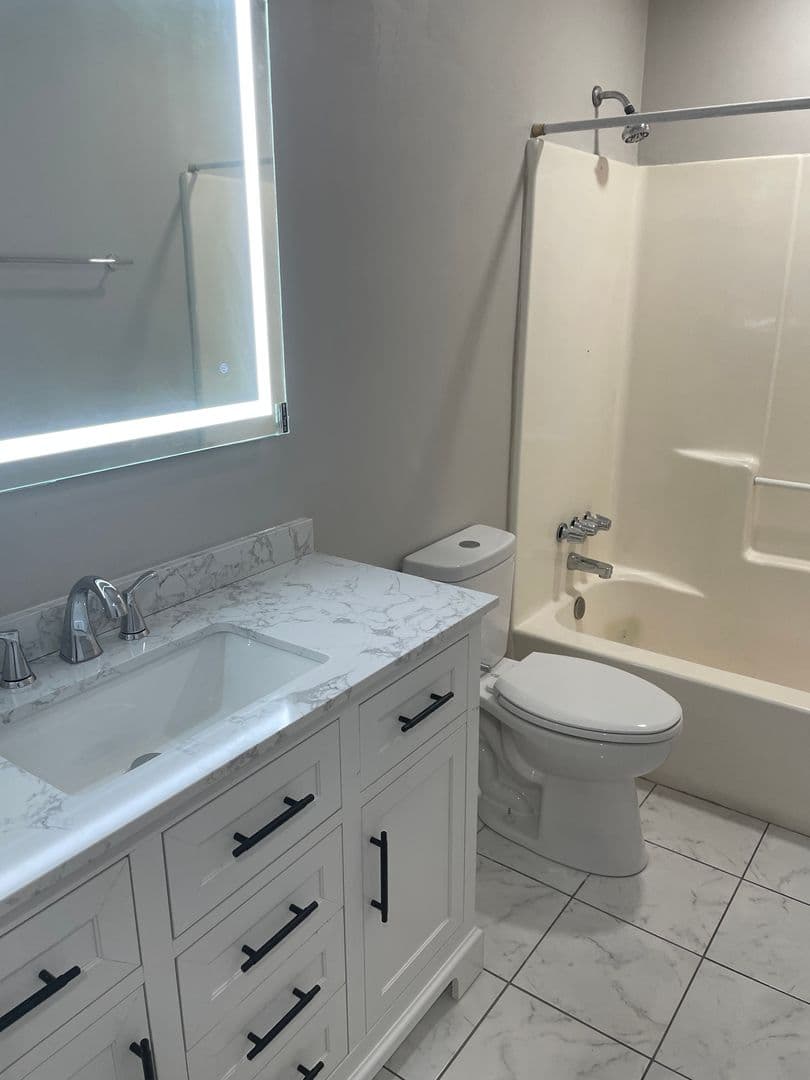 Auburn House: 1381 Hampton Drive
