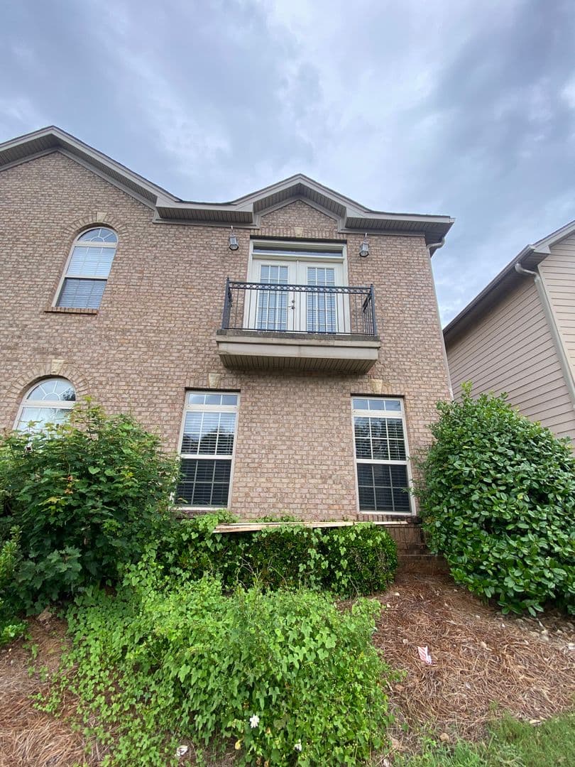 Auburn House: 1076 Runningvine Lane