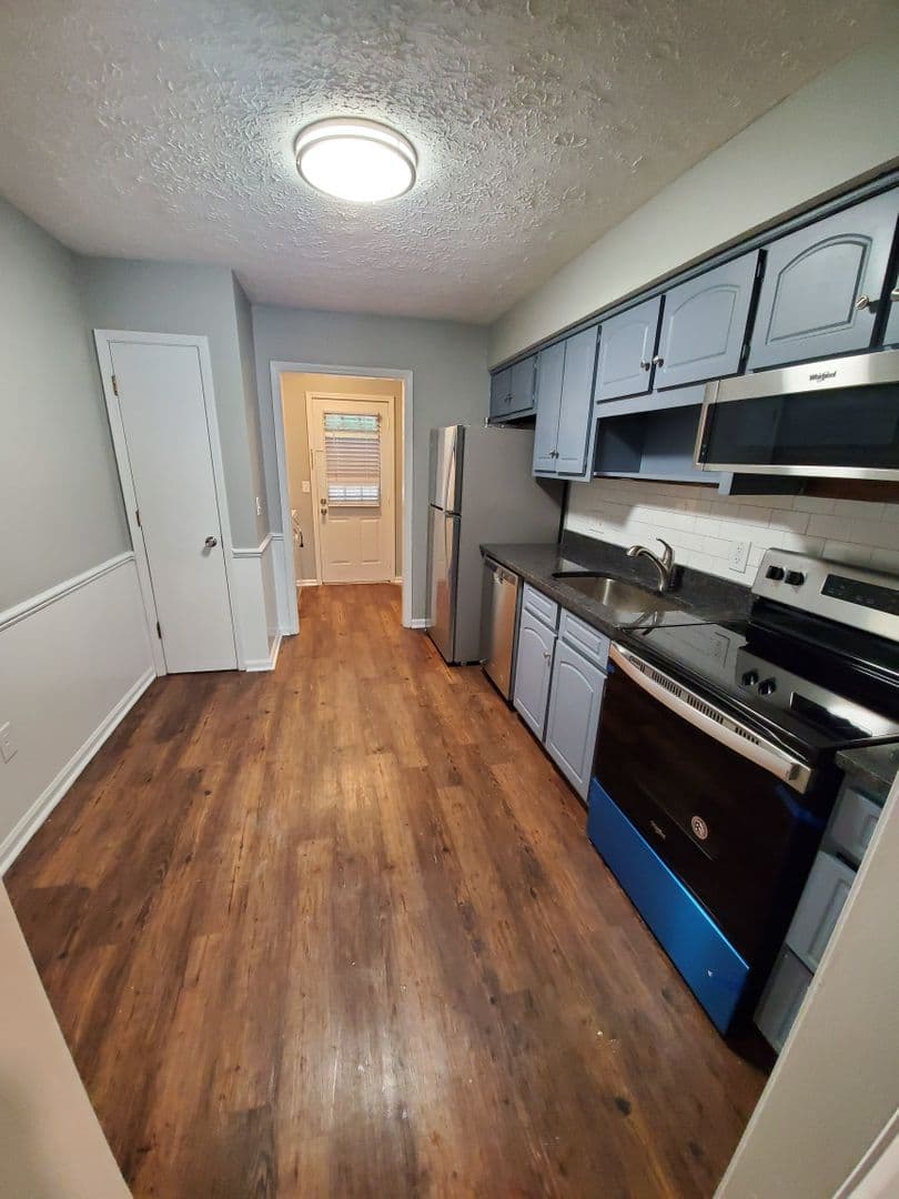 Auburn House: 1313 Hampton Dr