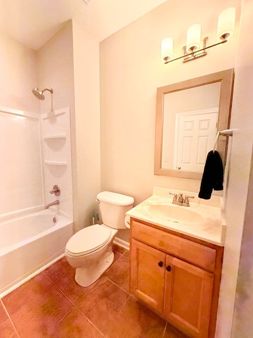 Auburn House: 320 W Glenn Ave Unit 101