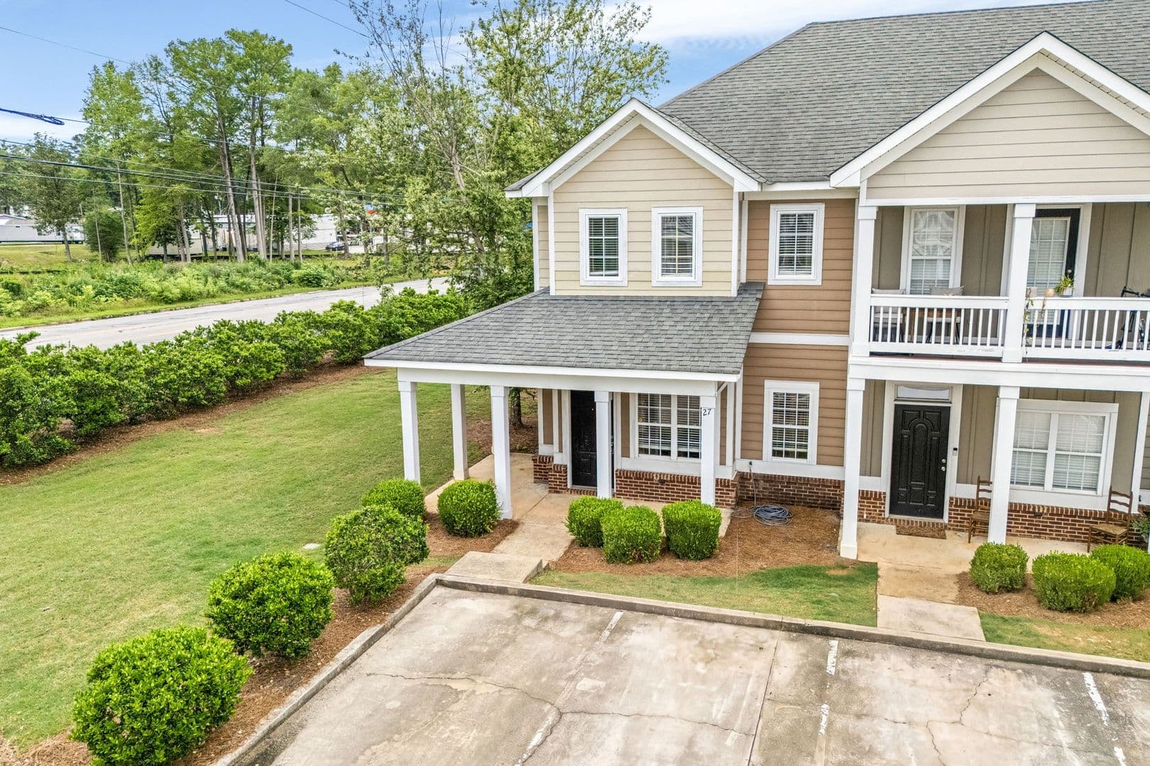 Auburn House: 1957 Wire Rd Unit 27