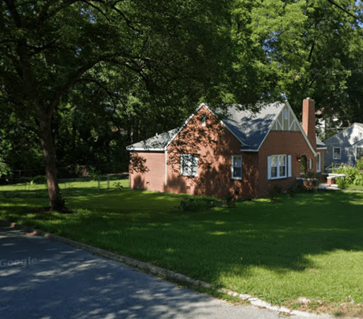 Opelika House: 203 Vaughan Ave