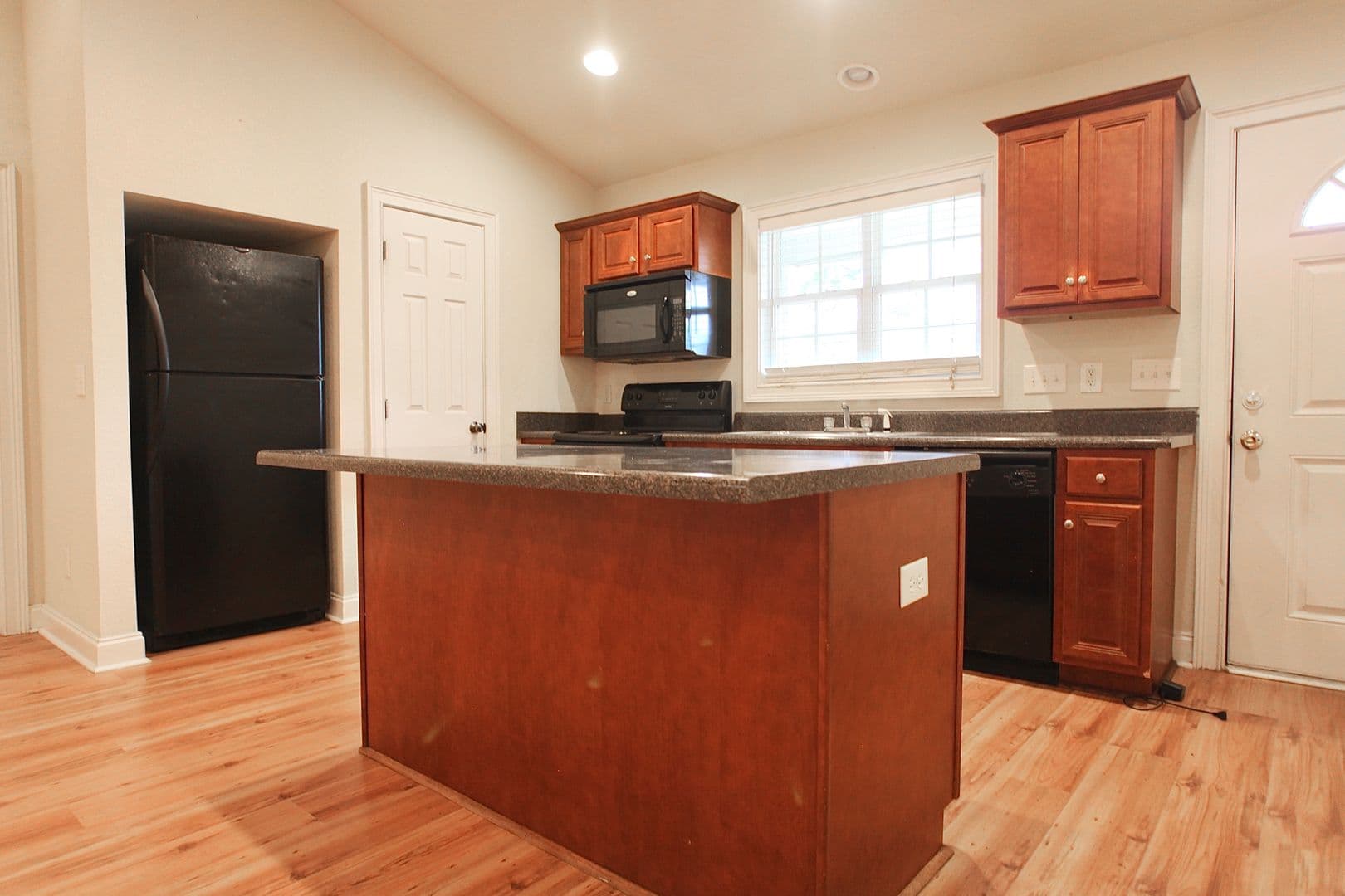Auburn Apartment: Eagles Landing