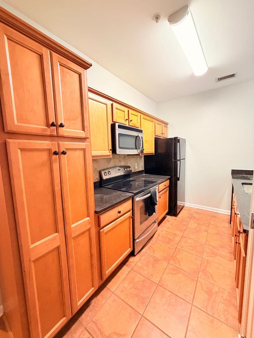 Auburn House: 320 W Glenn Ave Unit 101
