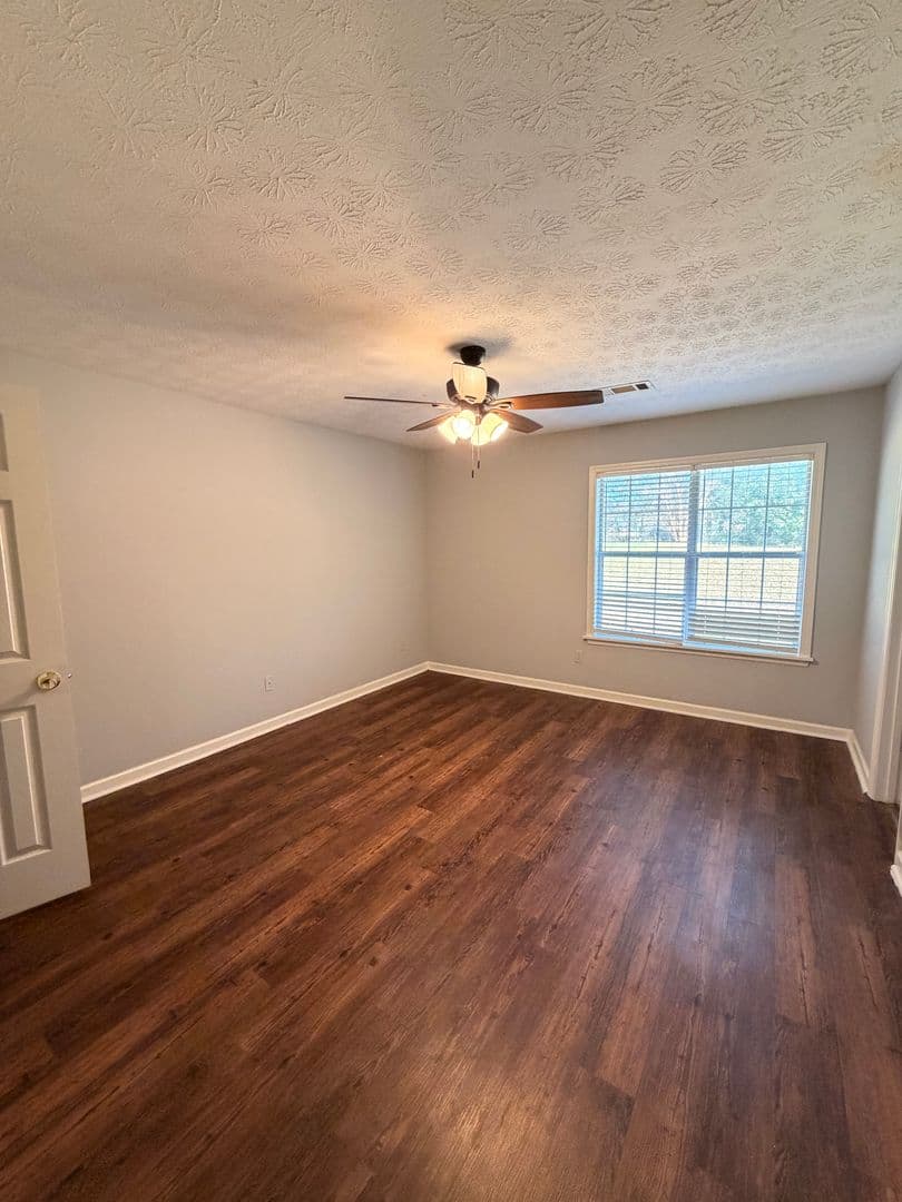 Auburn House: 1971 Bluff Ct