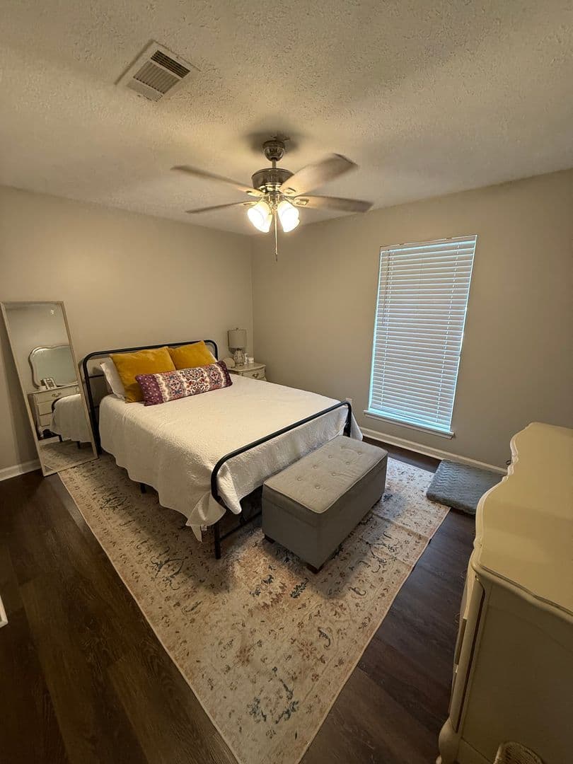 Auburn House: 1381 Hampton Drive