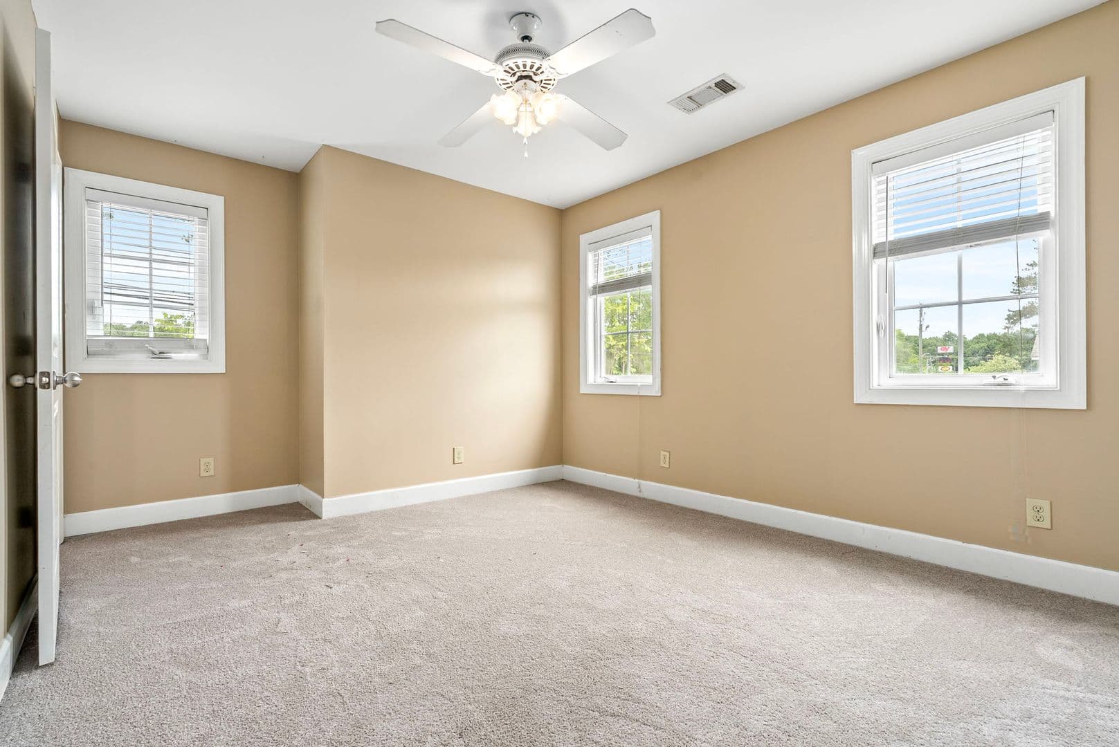 Auburn House: 1957 Wire Rd Unit 27