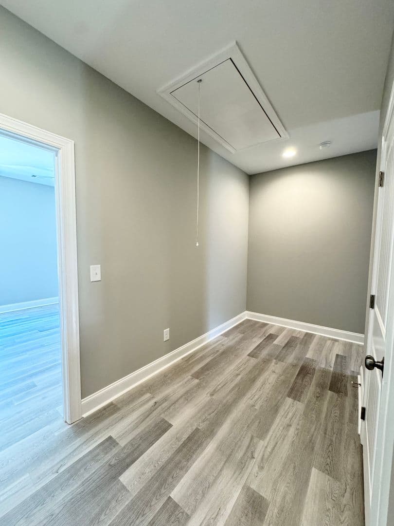 Auburn House: 2038 Downs Way