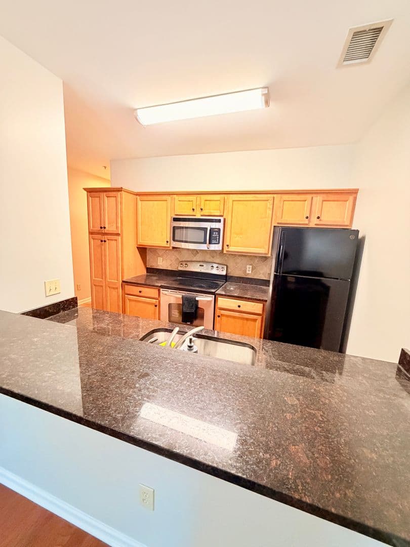 Auburn House: 320 W Glenn Ave Unit 101