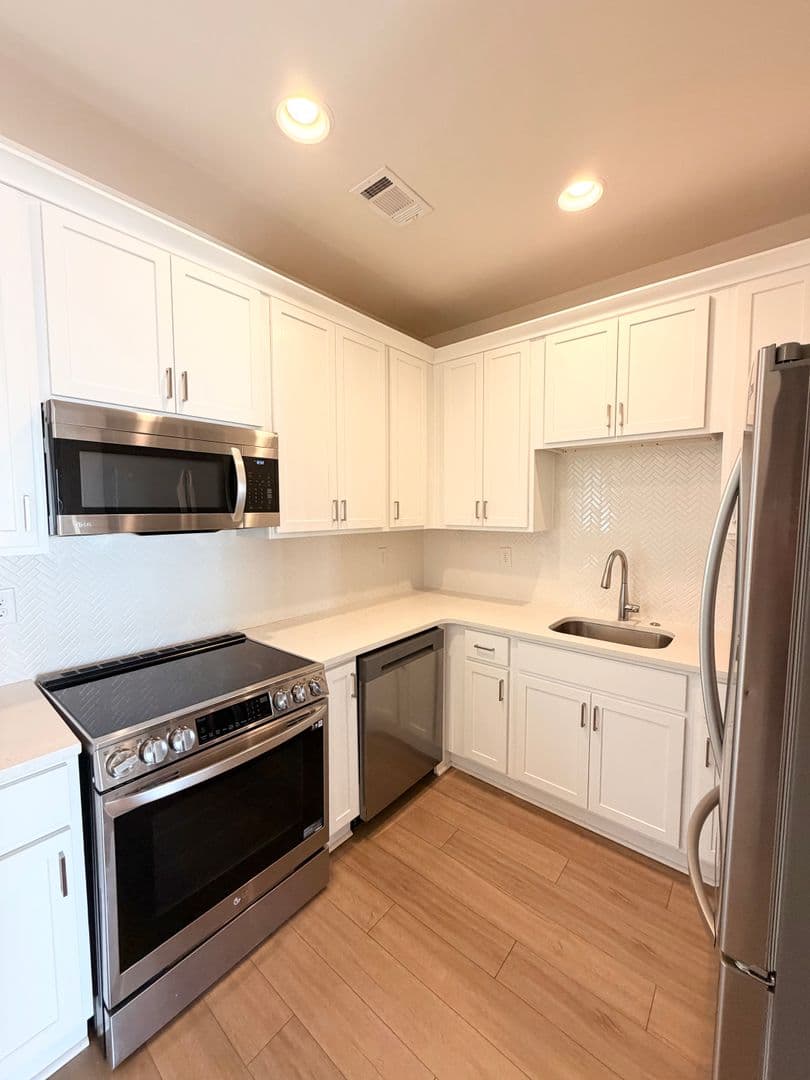 Auburn Apartment: 310 E Thach Ave