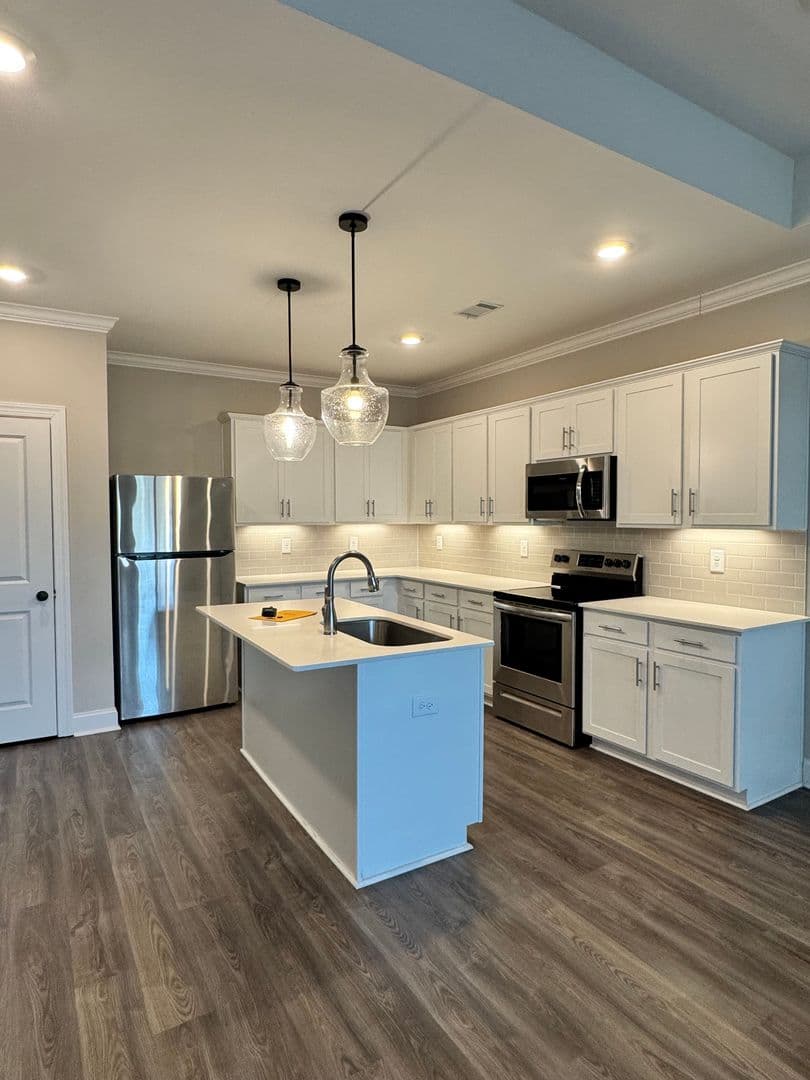 Auburn House: 504 Grey Oak Circle