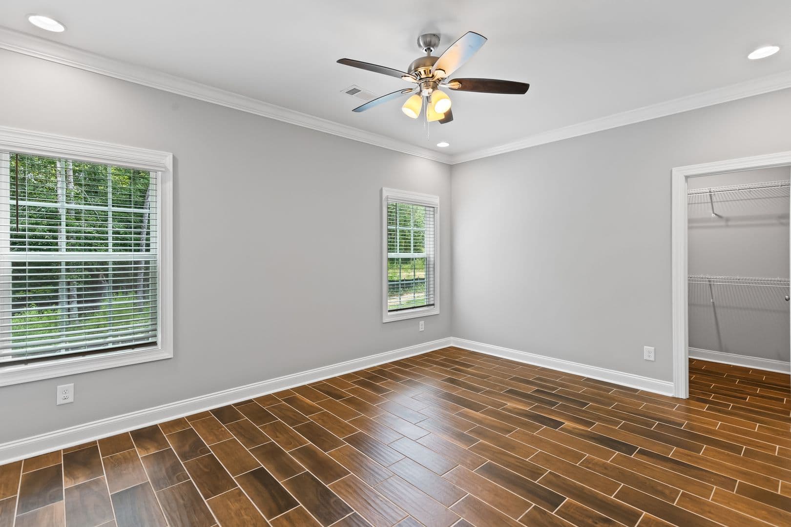 Auburn Apartment: Downs Way