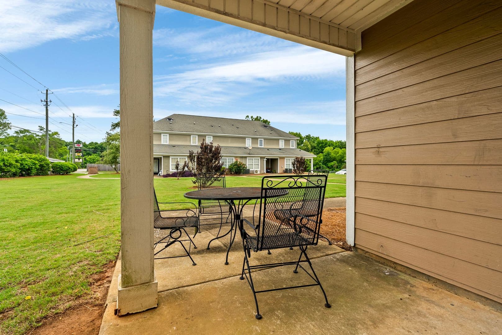Auburn House: 1957 Wire Rd Unit 27