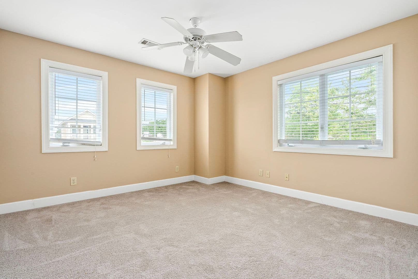 Auburn House: 1957 Wire Rd Unit 27