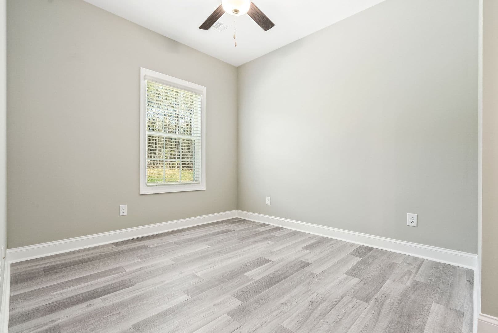 Auburn House: 2038 Downs Way
