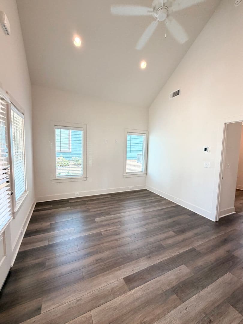 Auburn Apartment: 310 E Thach Ave